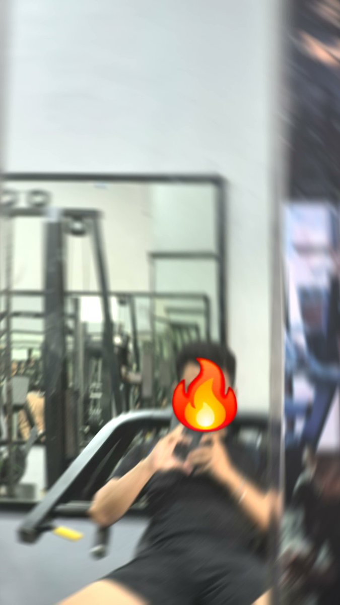 lem0nzest_'s tweet photo. off duty! https://t.co/MY4UjVw8Mh