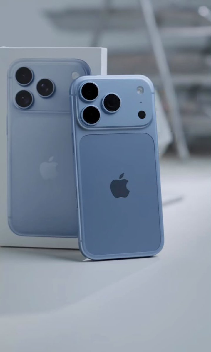 Danibruny's tweet photo. eu não sabia que o azul-celeste que eu deixei passar na loja ia virar meu maior arrependimento do ano 😭💙
por que eu não peguei esse iPhone? 😭 https://t.co/cGTzSWV2N0