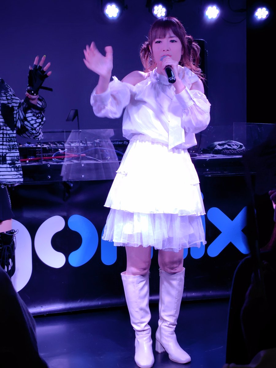 nakoburu's tweet photo. @hoshino_kanako  ほっしーライブお疲れ様でした(^^)。感想は明日ゆっくり書かせていただきますね。今日撮ったほっしーのライブ写真を送りますね(^^)。主催としても色々大変だったと思います。今日はゆっくり休んで下さいね。光の感想も言い忘れたのでそれも書けたらと思います。2回に分けて送ります。 https://t.co/5lQ9EeJWhE
