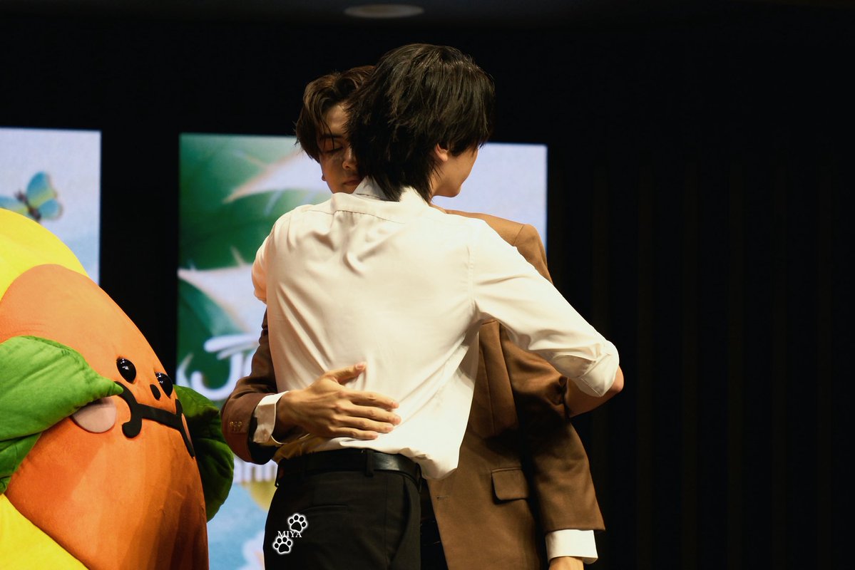 hani03291004's tweet photo. Hug me please🥹

JOONGDUNK JAIDEE SEOUL SMILES
#JDJaideeFMinSeoul https://t.co/wZoI7DhaAj