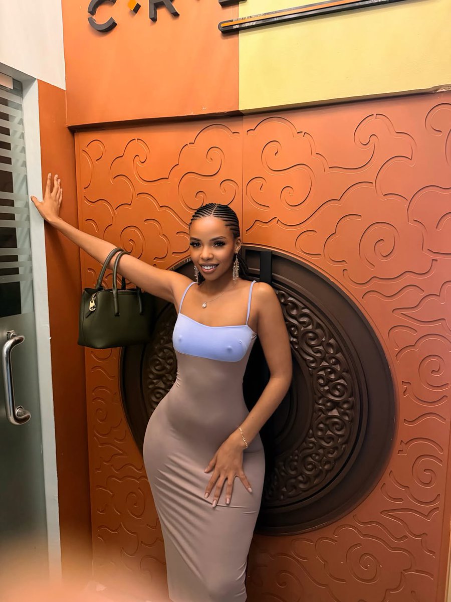 LsStly1's tweet photo. I love my shape 😍 https://t.co/TQ6cmcd3sK