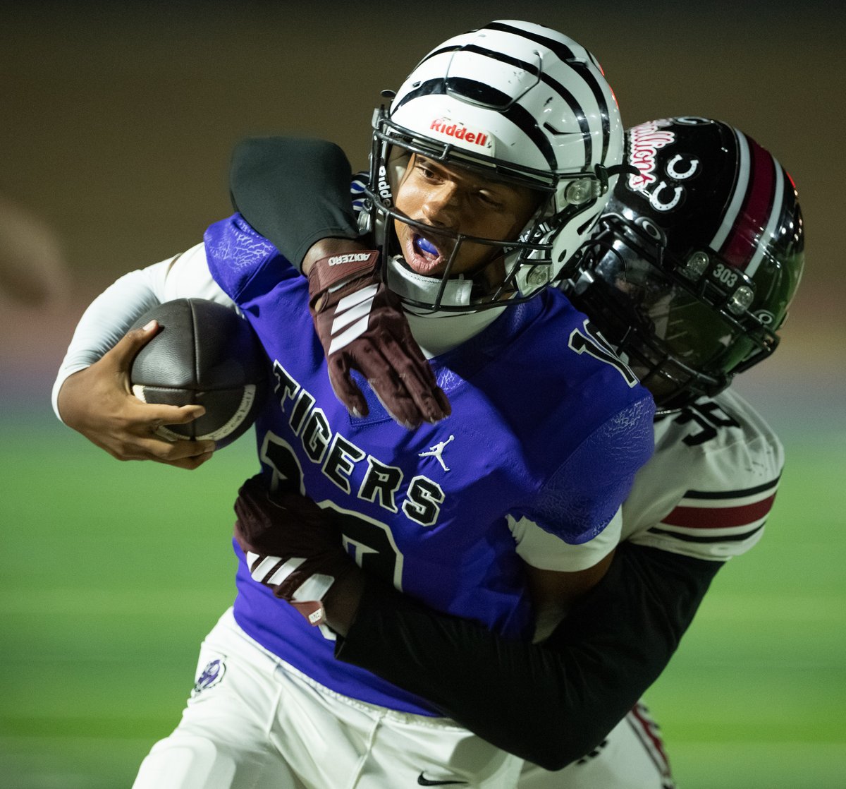 yesanothertweet's tweet photo. A few more frames from last night's game between @SRHSFootball1 visiting @MillenniumFB. After a scary kickoff injury, both teams exchanged until the 3rd quarter when the Tigers' pulled ahead. #azpreps #azprepfootball #highschoolfootball
@JUSTCHILLY
@gridironarizona https://t.co/jT39cf6VaT