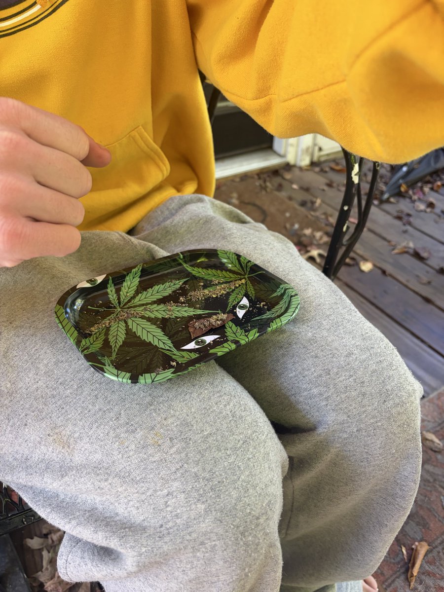 da_skunkle420's tweet photo. When yo hb say he trying match woods and u look over to ts #FML #pussyshit #Ionlysmokezips https://t.co/1WWXnE0LsV