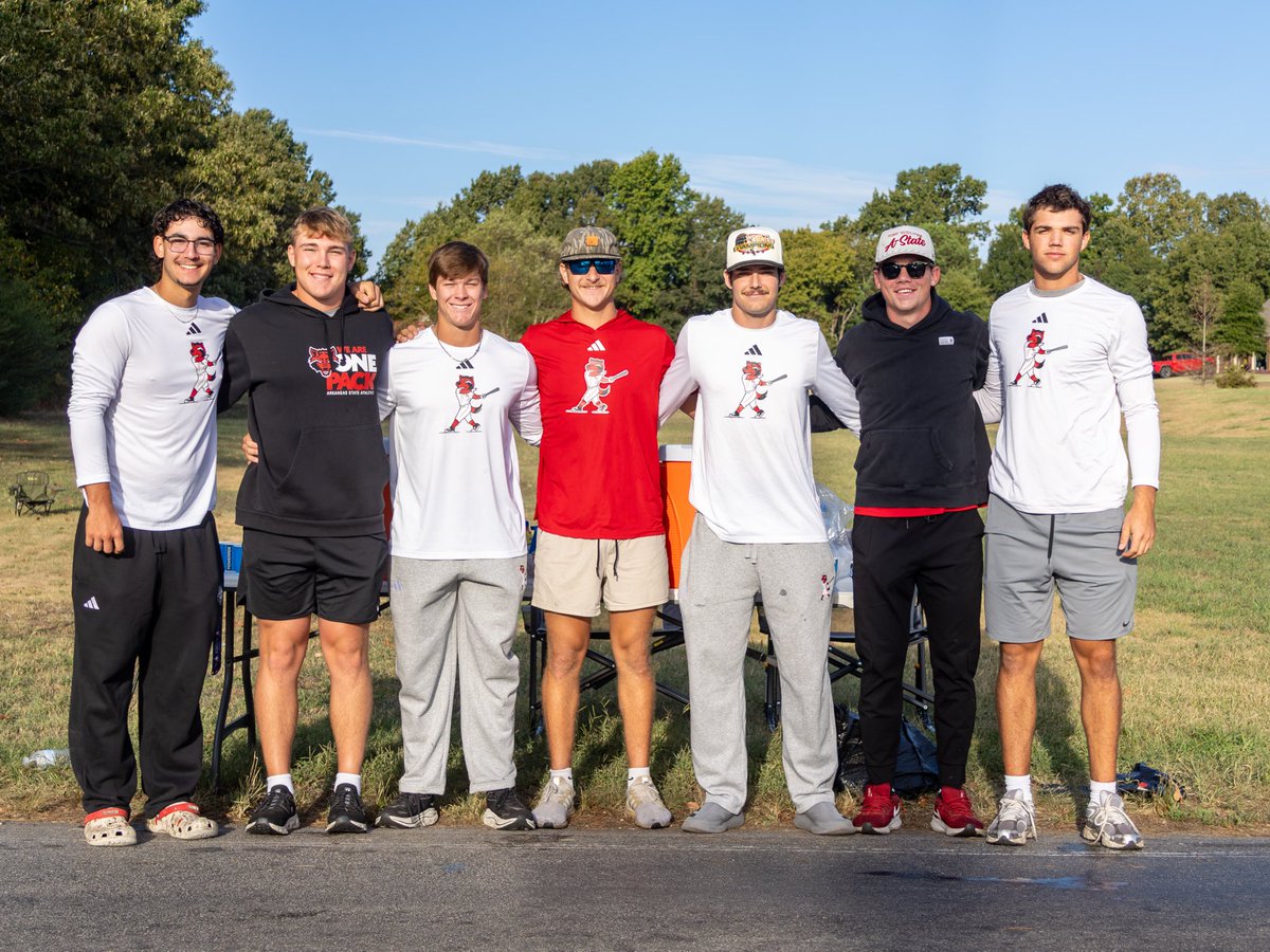 AStateBaseball's tweet photo. We had tons of fun cheering on everyone who participated in the Heart and Soul Half Marathon this morning!! 🐺

#WolvesUp https://t.co/68yeMoHPdn