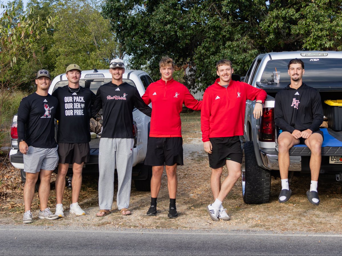 AStateBaseball's tweet photo. We had tons of fun cheering on everyone who participated in the Heart and Soul Half Marathon this morning!! 🐺

#WolvesUp https://t.co/68yeMoHPdn