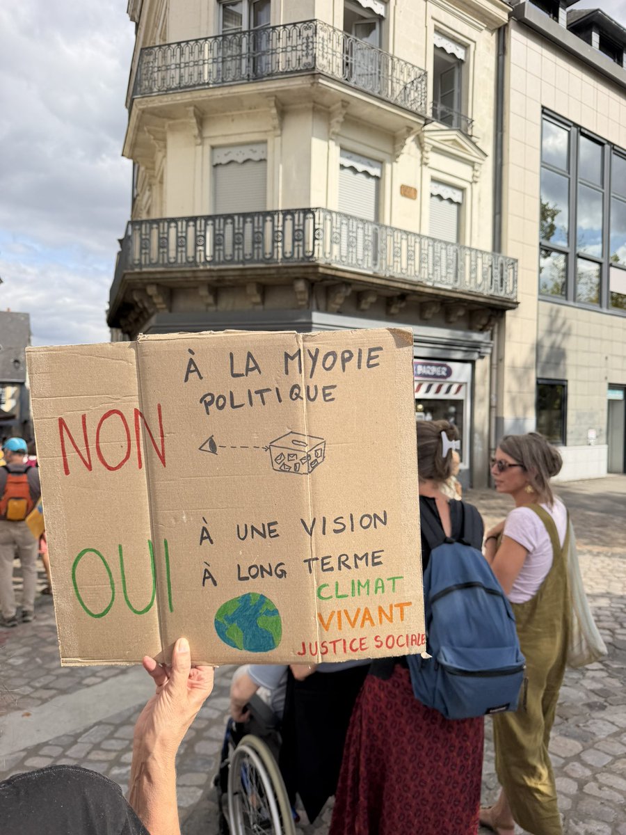 guillaumegarot's tweet photo. Belle mobilisation pour la Marche pour le Climat à Laval. 

Dans la diversité de nos engagements et de nos générations, tous unis pour faire de la transition écologique une priorité, pour habiter dignement une planète durable. https://t.co/J1e9jIkMns