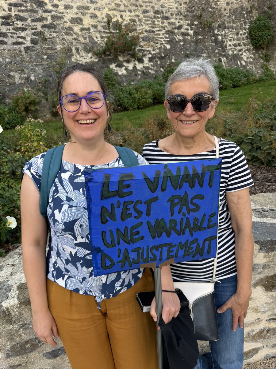 guillaumegarot's tweet photo. Belle mobilisation pour la Marche pour le Climat à Laval. 

Dans la diversité de nos engagements et de nos générations, tous unis pour faire de la transition écologique une priorité, pour habiter dignement une planète durable. https://t.co/J1e9jIkMns