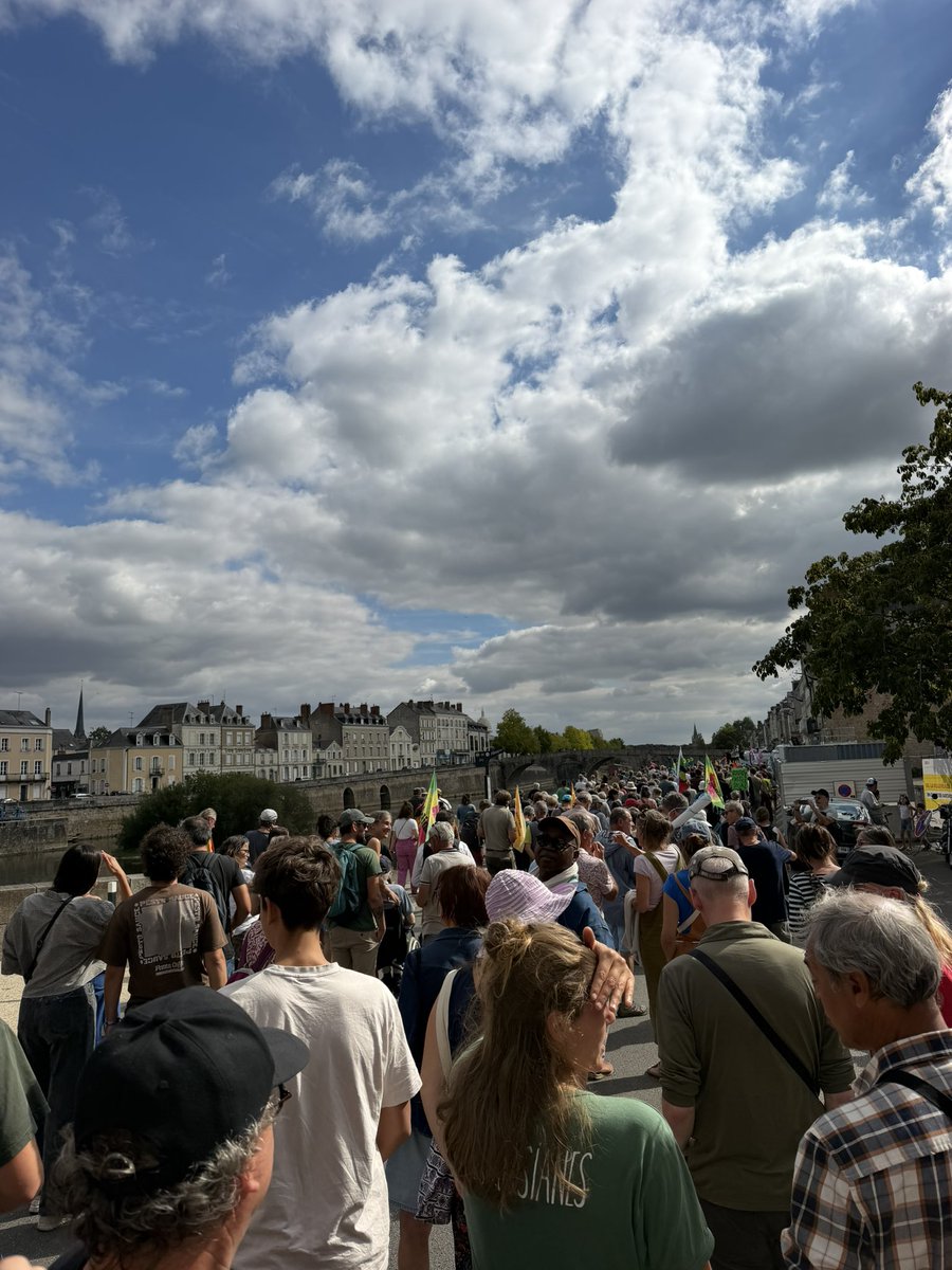 guillaumegarot's tweet photo. Belle mobilisation pour la Marche pour le Climat à Laval. 

Dans la diversité de nos engagements et de nos générations, tous unis pour faire de la transition écologique une priorité, pour habiter dignement une planète durable. https://t.co/J1e9jIkMns