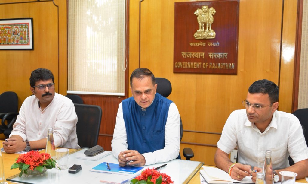 svoruganti1466's tweet photo. Review of @DoITCRaj today, timely implementation of budget announcements, enhancing use of technology in governance were discussed, Rajasthan’s e-governance model has improved service delivery and ease of living

26 September 2026

@BhajanlalBjp 
@DIPRRajasthan 
@RajGovOfficial https://t.co/nPgzLgwW38