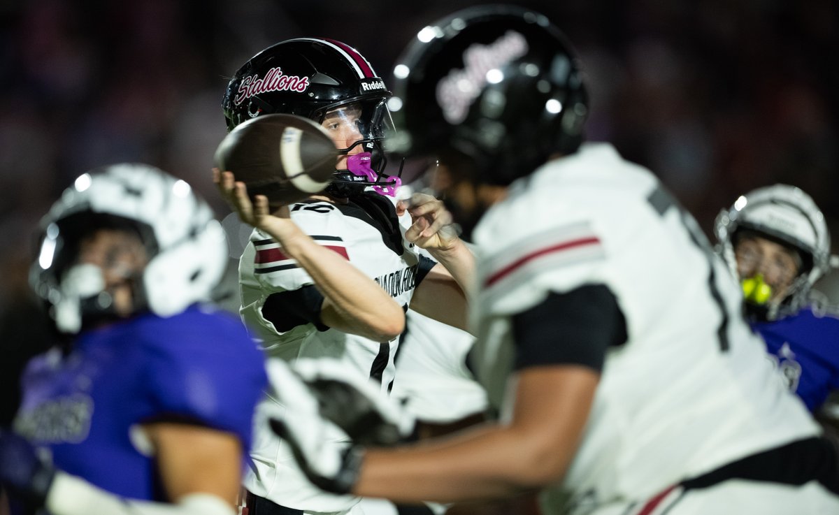 yesanothertweet's tweet photo. A few frames from last night's game between @SRHSFootball1 visiting @MillenniumFB. After a scary kickoff injury, both teams exchanged until the 3rd quarter when the Tigers' pulled ahead. #azpreps #azprepfootball #highschoolfootball
@JUSTCHILLY
@gridironarizona https://t.co/ESrfiFuZhS