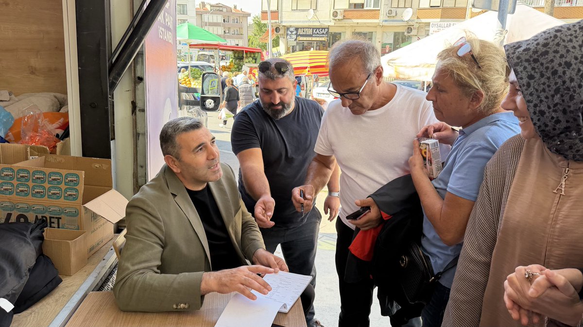RYagar's tweet photo. 📍 Fatih Mahallemizdeyiz

Fatih Mahallemizde kurulan Ak Noktamıza uğrayarak hemşehrilerimizle bir araya geldik. Çayımızı içtik, sohbetimizi ettik, talep ve beklentilerini dinledik.

Bir yandan da yeni üyelerimizi teşkilatımıza kazandırmanın mutluluğunu yaşadık.

Bizim için siyasetin en güzel tarafı; sokakta, mahallede, vatandaşımızla yan yana olmak. Büyükçekmece’nin her köşesinde aynı samimiyet ve heyecanla çalışmaya devam ediyoruz.
