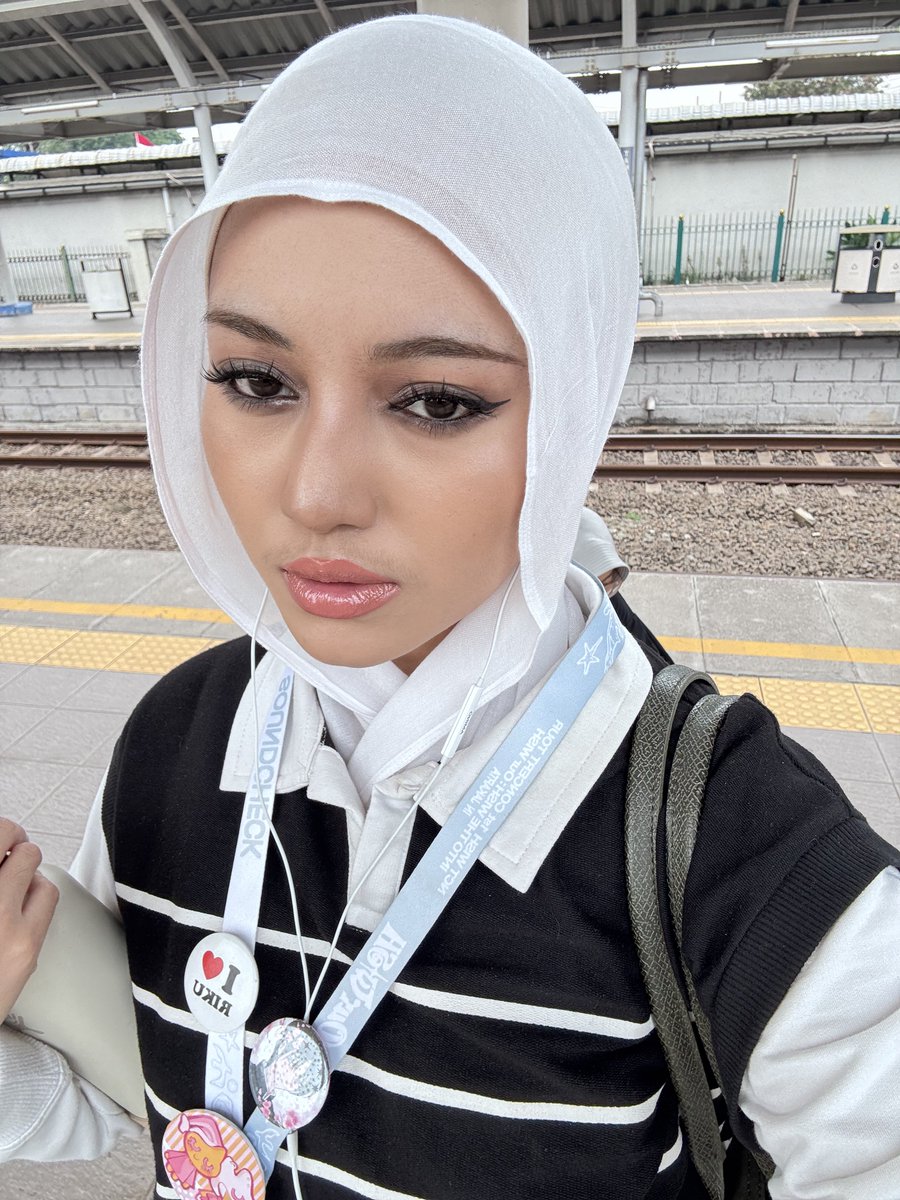 kucingbungul's tweet photo. Upgrade makeup tahan banting tahan matahari Bekasi https://t.co/kosl9v4Gi0