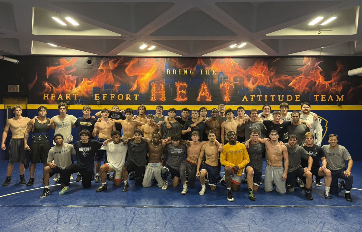 DragonWresClub's tweet photo. It might be cold and rainy outside, but it was sunny and 75 in the DAC this morning for RTC practice!

😎

#BringTheHeat🔥 https://t.co/5QticCkBvy