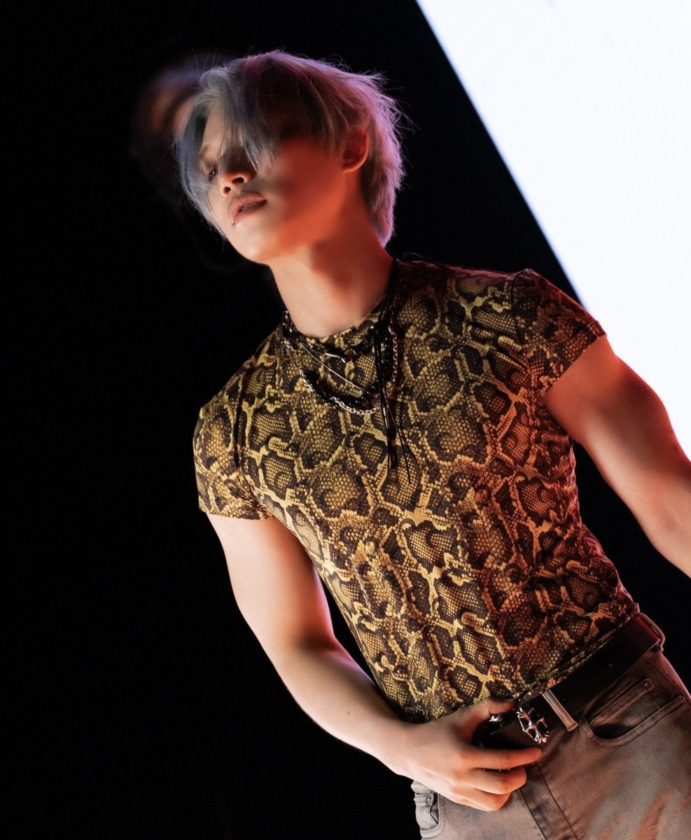 qsfilmss's tweet photo. little daesung when they just debuted clinging on gd's arms just grew up to be a muscular hunk, tallest and biggest in the group😭 https://t.co/UF3MNq45Wx