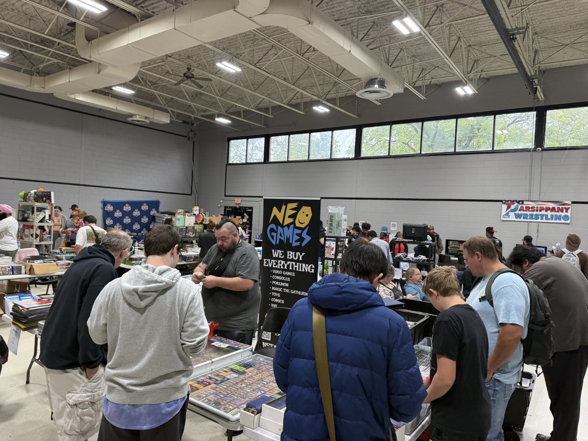 aVideoGameCon's tweet photo. Attendees are gaming, shopping and trading up a storm indoors at the Vendor Village. Deals go on till 5 pm, but travel safe. #avgc #vendorvillage #gamesales #artsales #collectibles https://t.co/3m3pSEqb1g