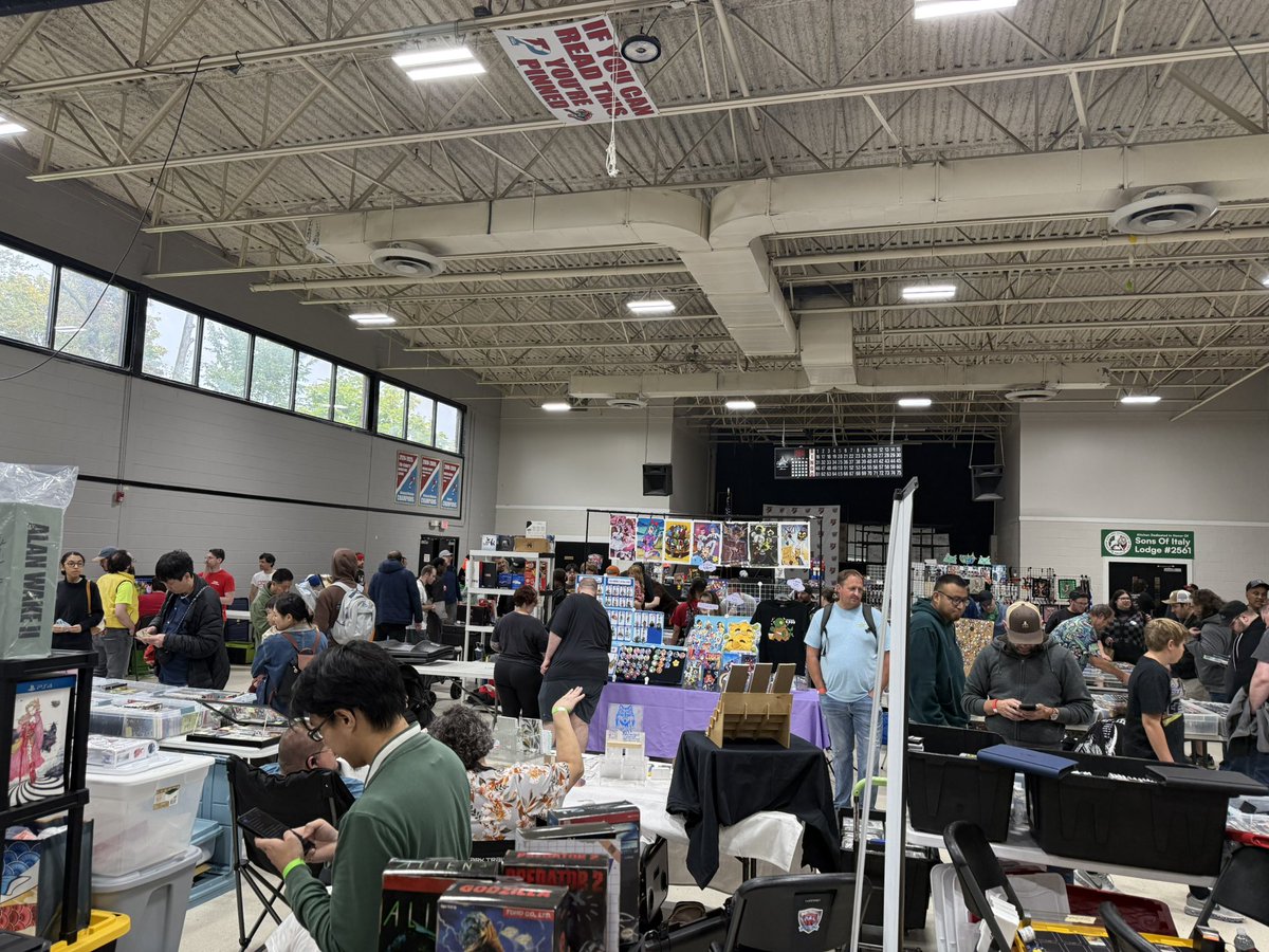 aVideoGameCon's tweet photo. Attendees are gaming, shopping and trading up a storm indoors at the Vendor Village. Deals go on till 5 pm, but travel safe. #avgc #vendorvillage #gamesales #artsales #collectibles https://t.co/3m3pSEqb1g