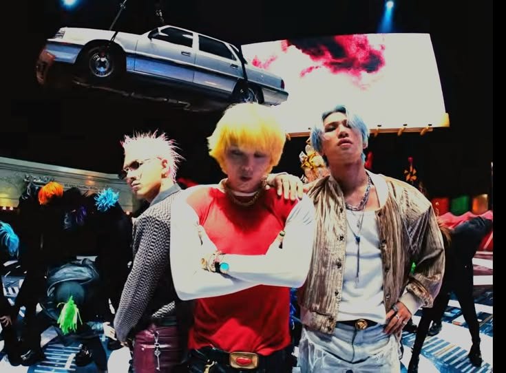 qsfilmss's tweet photo. little daesung when they just debuted clinging on gd's arms just grew up to be a muscular hunk, tallest and biggest in the group😭 https://t.co/UF3MNq45Wx