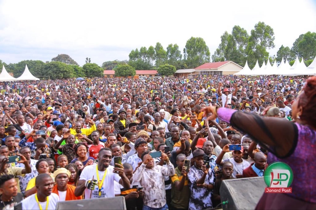 JonardPost's tweet photo. UPDATE: 
Hon. Eng. Jonard Asiimwe, Minister for Science, Technology and Innovation and NRM National Vice Chairperson for the Western Region, joined thousands of NRM supporters and leaders at Damasco Primary School in Kisiita, Kakumiro District, today for a thanksgiving celebration following the election of Hon. Onesmus Twinamasiko as Member of Parliament.

Joined by Hon. Eriab from Kabale, Hon. Emily Kugonza and other leaders, Asiimwe congratulated Twinamasiko and urged him to serve the people who entrusted him with the mandate, unite communities and work for meaningful development.

He thanked the people of Kakumiro for their warm reception and called for continued cooperation toward the prosperity of Kakumiro, the Western Region and Uganda.