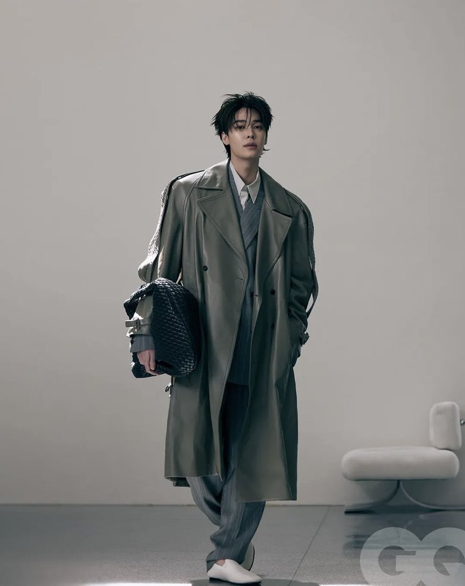 nntw_nnn's tweet photo. ชอบดิวกับ Bottega Veneta มากจริงๆ เอาอยู่ทุกลุค  ตัดมาเพื่อดิว

#BottegaVenetaSummer2027
#dew_jsu @dew_jsu
#BottegaVenetaxDew
#BottegaVeneta https://t.co/6vYPqZk2ov