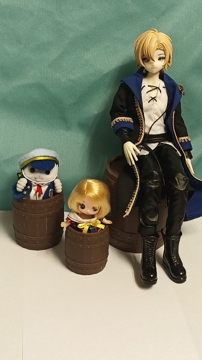 TailorMesh_nui's tweet photo. お品書き④
ドール用の樽を作りました！
武器をいれるのもよし！
小さいドールを潜ませるもよし！
椅子にするにもよし！

こちらも安心のショーコレジン製です。
今回はss.s.mの３サイズを少し用意しました。

色移りの懸念がいつもあると思いますので、今回は無塗装、簡易研磨、マットコートです。

光造形レジン製のため、チリ、小キズ、サポート跡があります。
実物をご確認の上お求めください。

#アイドール札幌
#シルバニアファミリー
#ぷちリカ
#ドール