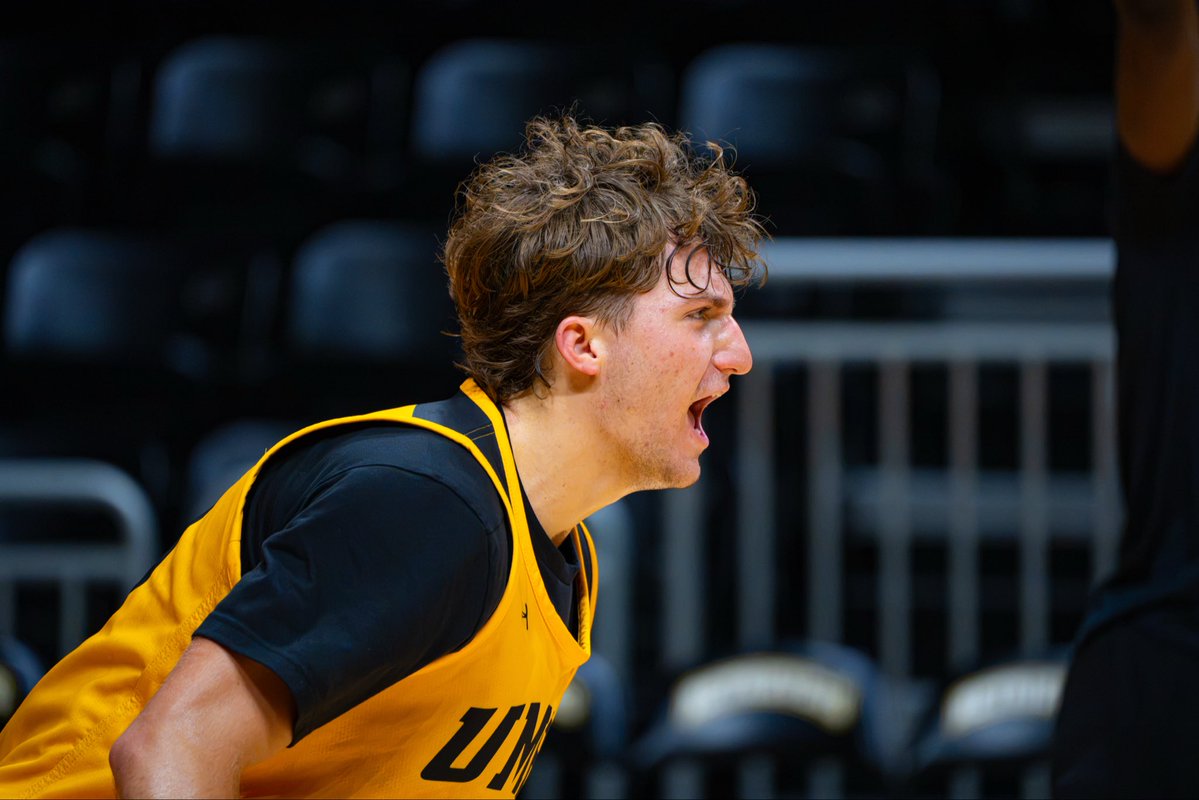 UMBC_MBB's tweet photo. Week 1️⃣ in the 📚… 🧱x 🧱 🚧

#RetrieverNation #GoDawgs https://t.co/yN2tlmFGP3