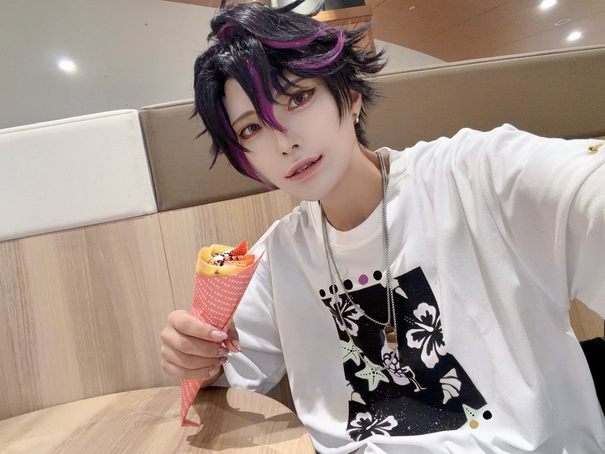 parpar_cos's tweet photo. 今日は凪ちゃんとコスモール行ってきたよ〜〜〜❣️
いっぱい食べていっぱい歩いていっぱいメロついてめっちゃ楽しかったな✌️✨
また遊ぼうね〜🫶
 #コスモール https://t.co/SbKByiWJNj
