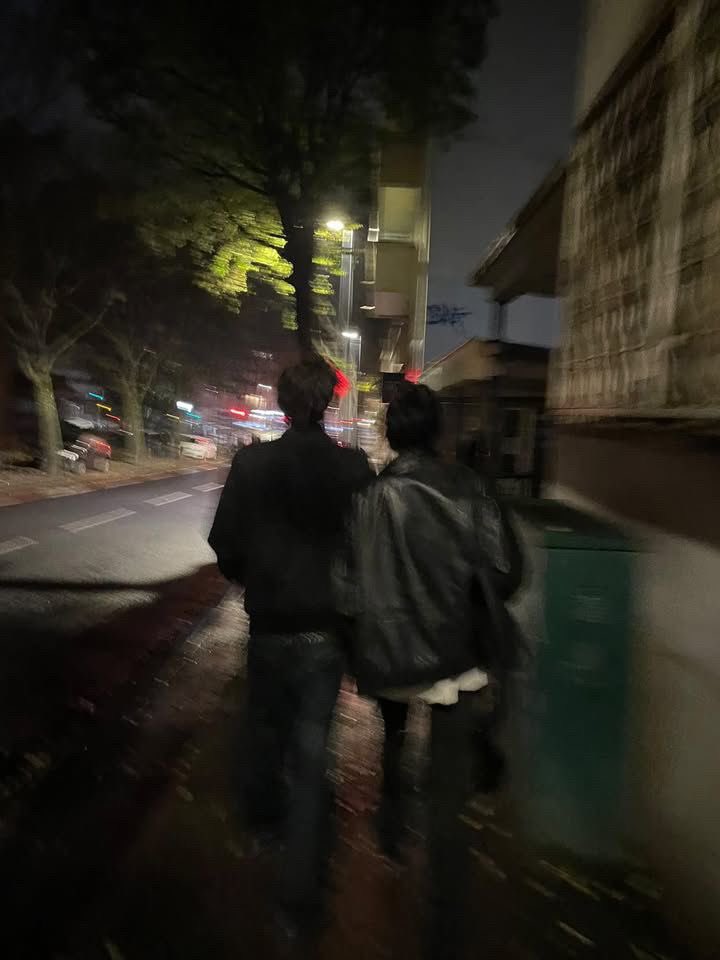 raesillyy's tweet photo. sorry about the late

⏰ | au #heejake onde..

Jake cansado de ouvir desculpas esfarrapadas do porquê chegou tarde, decide se vingar.

ou..

Heeseung aceita após anos de espera, pois achou que Jake tinha terminado. https://t.co/w4XkcVOaHG