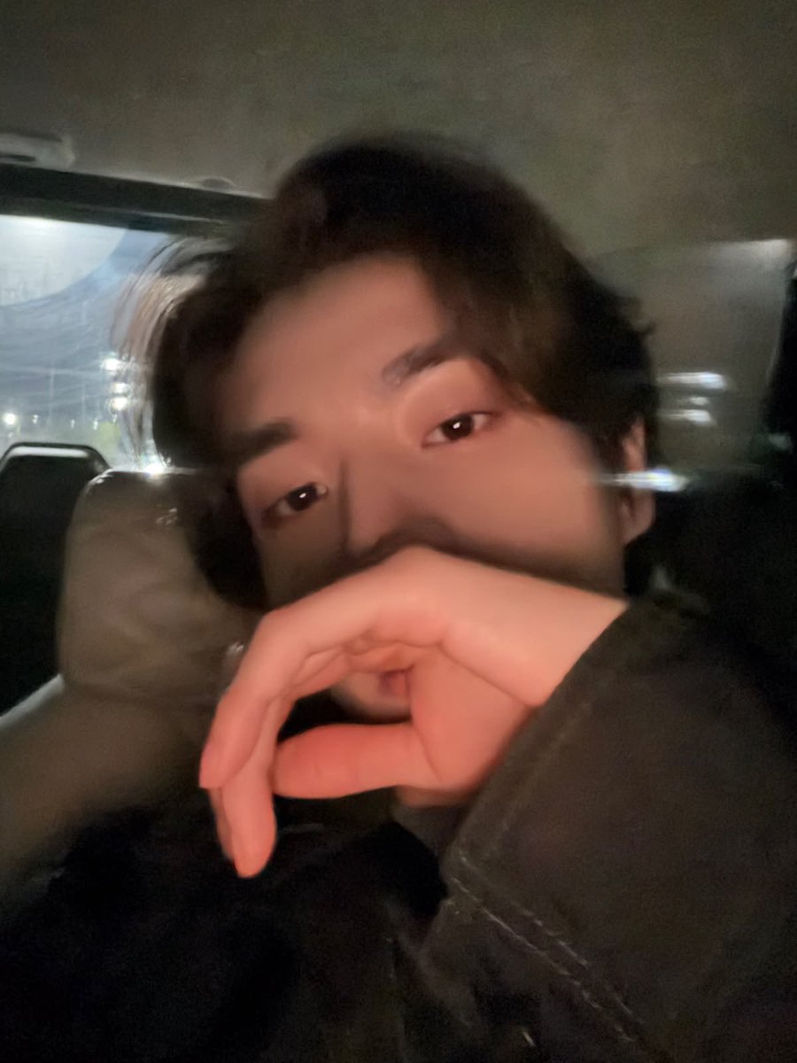 raesillyy's tweet photo. sorry about the late

⏰ | au #heejake onde..

Jake cansado de ouvir desculpas esfarrapadas do porquê chegou tarde, decide se vingar.

ou..

Heeseung aceita após anos de espera, pois achou que Jake tinha terminado. https://t.co/w4XkcVOaHG