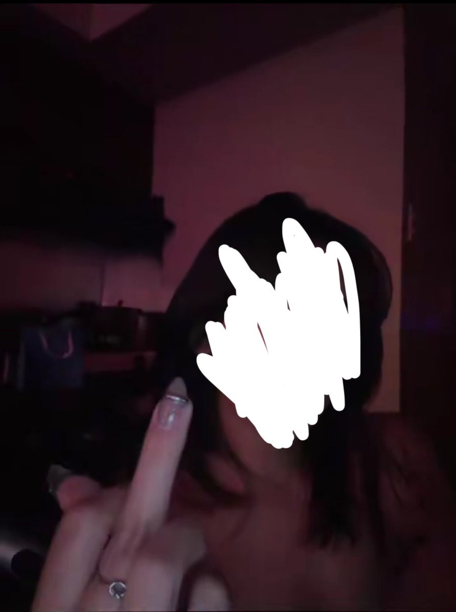 losetoselenaa's tweet photo. remember ur place beta bitch https://t.co/wLuxUNL517