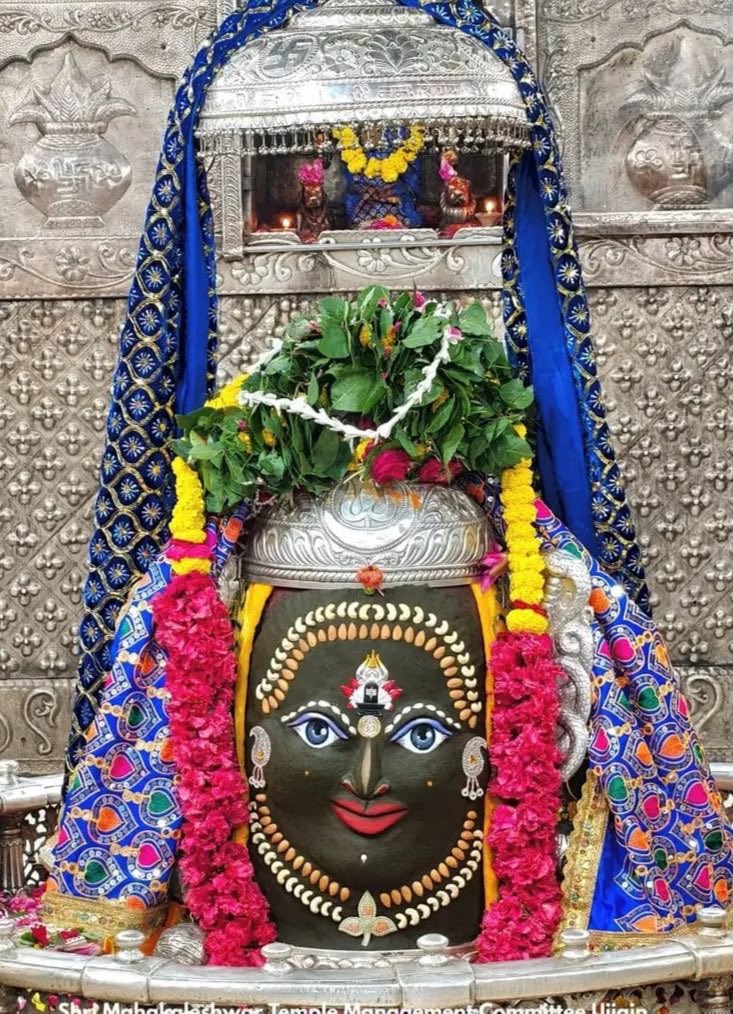 ROOPCHAUDHARY's tweet photo. ॐ श्री महाकालेश्वराय नमः, दिनांक 26 सितम्बर 2026 को ज्योतिर्लिंग भगवान श्री महाकालेश्वर जी का संध्या काल दिव्य आरती श्रृंगार दर्शन🙏🏻🙏🏻🕉️ नमः शिवाय 🌹🌹बाबा महाकाल भगवान जी के चरणों में कोटि कोटि नमन वंदन है 💐💐शुभ संध्या जी 💐💐🙏🙏 https://t.co/cFJFsv8Icv