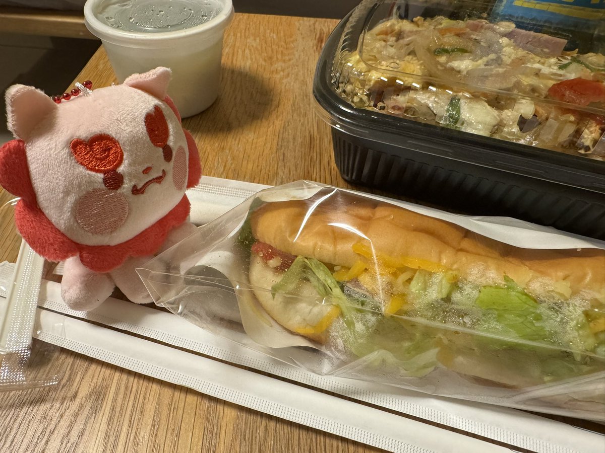 xx_eep's tweet photo. 今できる1番かわいいつくもろみシリーズ
阿吽でシーサーらしい蓼丸
沖縄のチャンポンは米。750円具沢山味噌汁つき750円。1kgくらいあるんじゃない？ってずっしり感お得すぎる。
タコスドッグも具たっぷりで良い https://t.co/nWlZxrJjSv