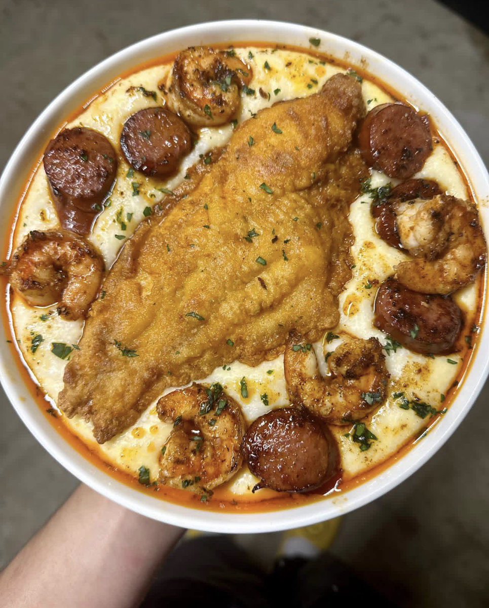 RickRossPizza's tweet photo. Catfish,Grits,Sausage,and Shrimp 💛💛💛 https://t.co/VHPgiEjdJ1