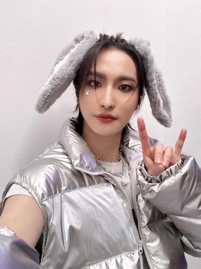 prettylildxll's tweet photo. happy international bunny day. make sure to love on your local bunny boy (me) extra today! https://t.co/u01Fpi2Hs3