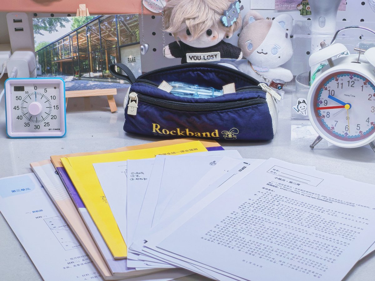 Sakenen0502's tweet photo. I've done much of my homework today but there's still a little..
Perhaps I'll go to a cafe tomorrow with the rest of my homework .😆✊ https://t.co/QiqPyV6Iek
