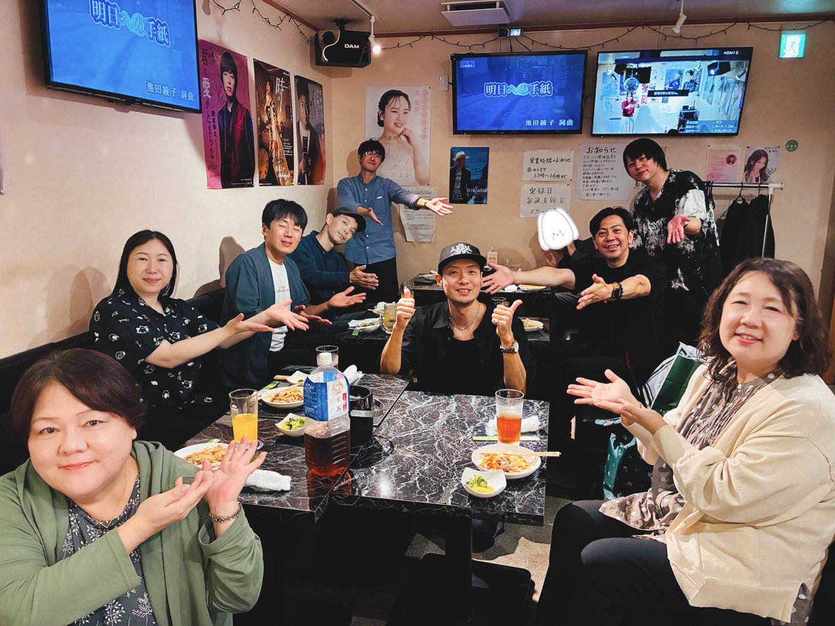 noboritofuji's tweet photo. 秋の歌会🍂🎤✨
今回は人数限定とさせていただきましたが…ご参加の皆様、ありがとうございました😊
幅広いジャンルの歌、コラボも聴けて…とても楽しかったです🥰

差し入れもたくさんたくさん！！
本当にありがとうございました😭

主催の紺野さんにも感謝です❣️ https://t.co/x4QybM2Iwm
