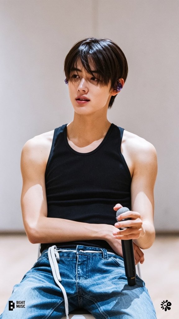 G_vinzz's tweet photo. #hyeonkeon https://t.co/jdL6wu0KFE