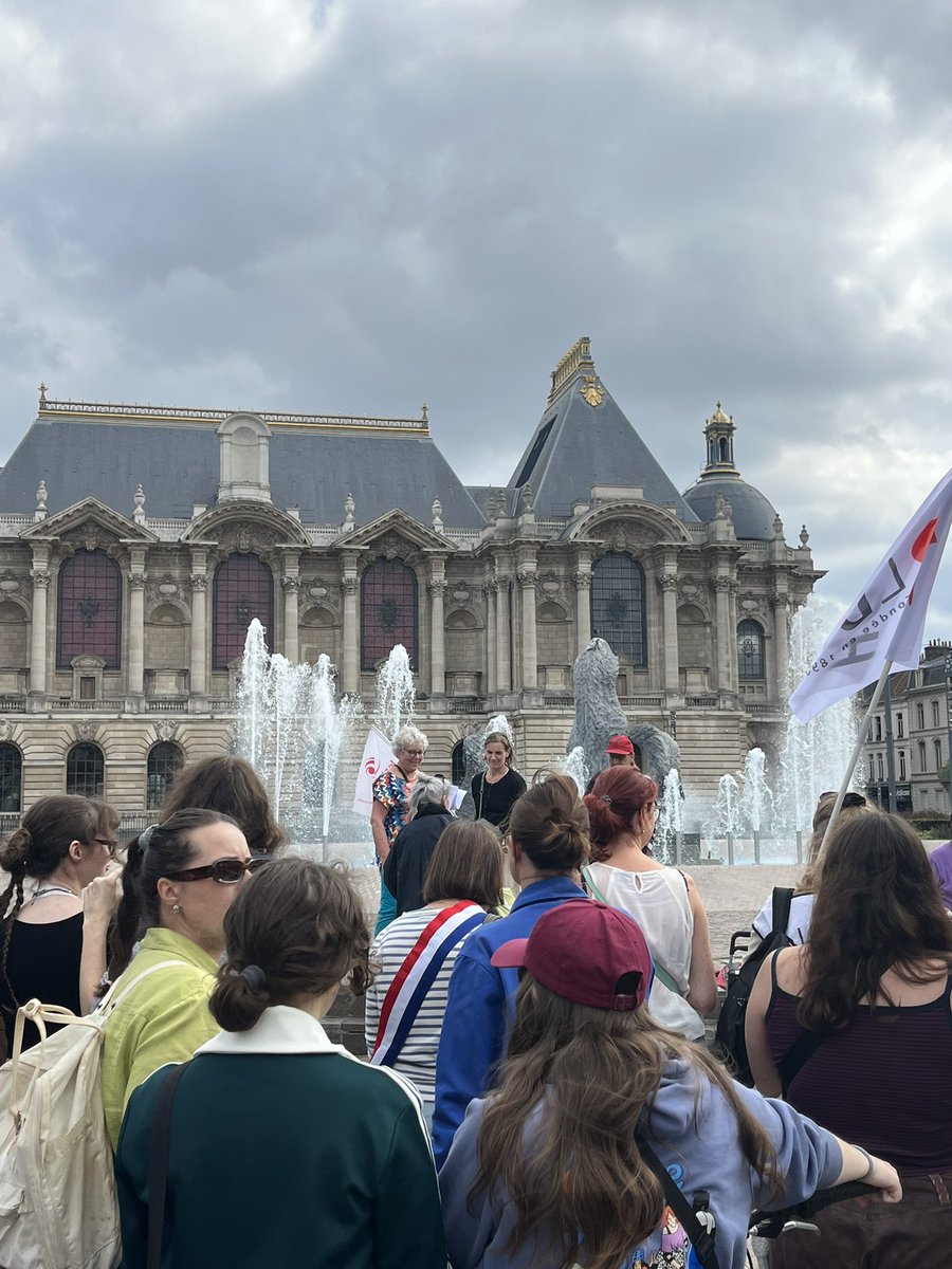 ToutpourLille's tweet photo. Une femme meurt toutes les 9 minutes des suites d’un avortement clandestin. Pour défendre le droit à l'IVG en Europe et partout ailleurs, &amp; pour améliorer son accès en France, nous nous sommes réunis avec @Leplanning59. Nos droits ne sont jamais acquis, il nous faut les défendre. https://t.co/w5yQ4GH035