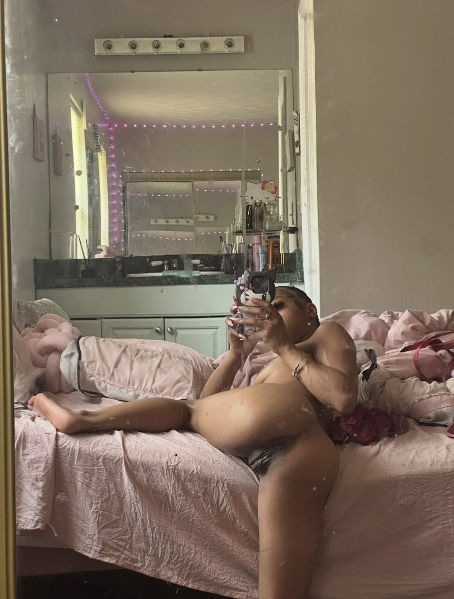 bootyalien71's tweet photo. Happy😜
Days guys who's wanna let💜
have 🤪some 🌰fun
and hung 🍆🤩out together ❤️‍🔥🥵💕 https://t.co/QTGAPCaXcr