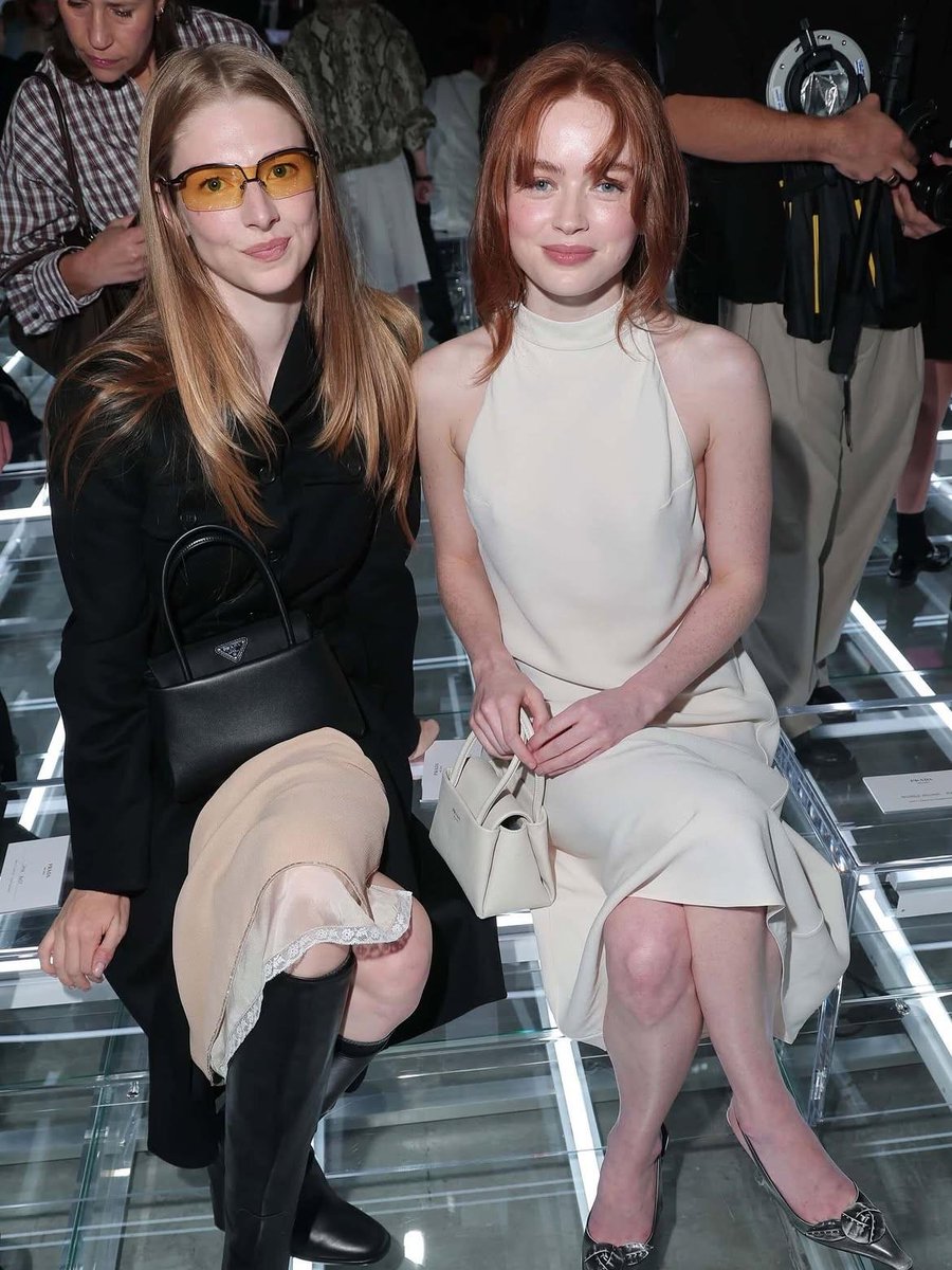 StarCrave_'s tweet photo. Sadie Sink with Hunter Schafer At Prada fashion show in Milan 😍📸 https://t.co/di4hq1Mnkk
