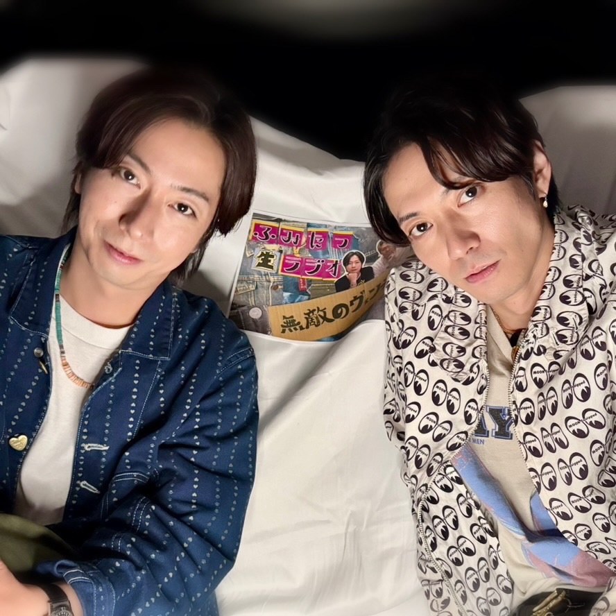 FAMILYCLUBweb's tweet photo. #河合郁人 #辰巳雄大 の
#ふみたつ生ラジオ📻⚡
～無敵のヴィンテージ～
------------------🪡🧵

#むてヴィン アーカイブ🆙

無事、生配信に間に合ったふたり💨
🪩初ふみたつランウェイ🕺🕺の
ほやほやの感想を語ってくれました！

⏬配信の模様はこちらから⏬
https://t.co/cHhFyqL3sQ https://t.co/J2QZHcGKvN