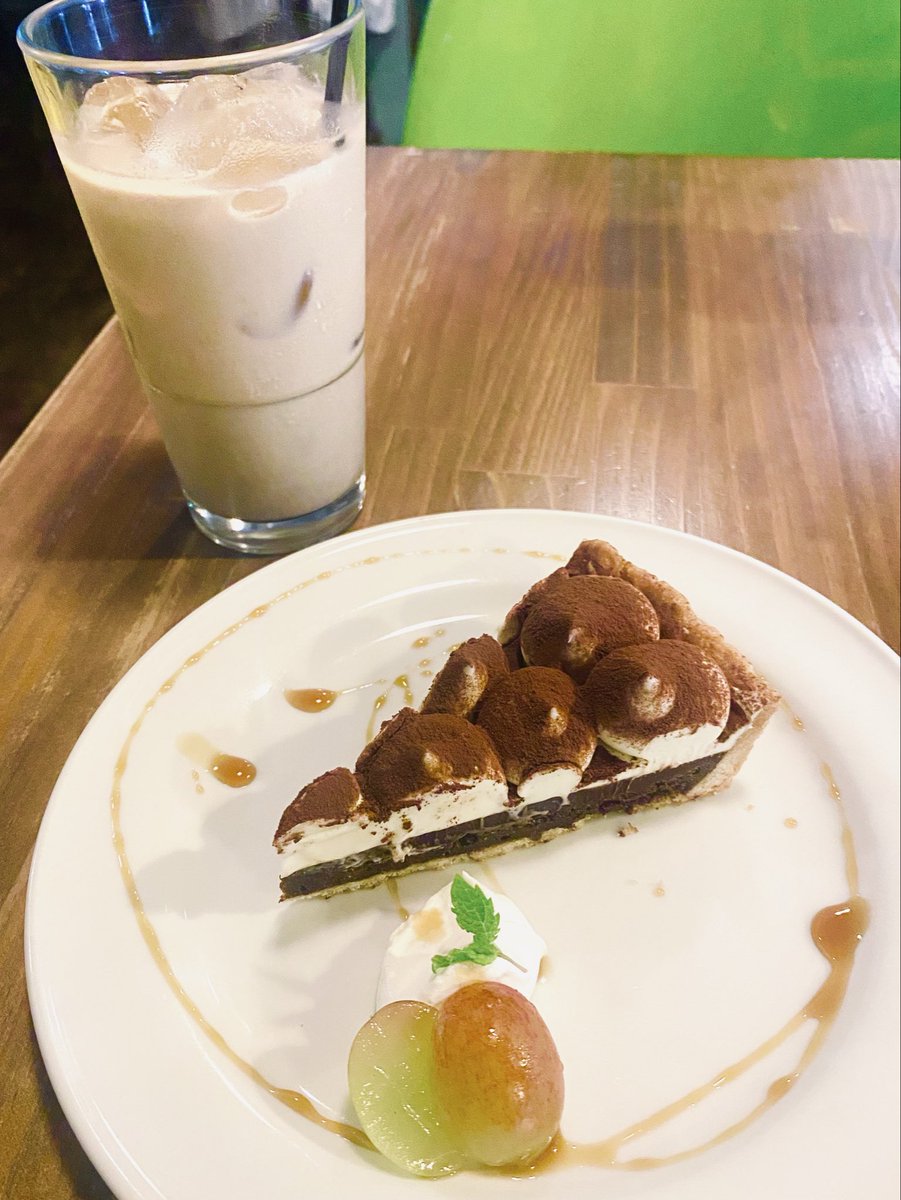 kuromamesiva's tweet photo. Dublinroomcafe

ライブ後
ホテル側で小腹を満たそうと散策してたらわりと遅くまで開いているカフェを発見
夜スイーツ充実してました
コーヒーが充実していたけど夜カフェインはアウトかなとチャイをオーダー
紅茶もカフェインだぁよ https://t.co/67fRDMBiKf