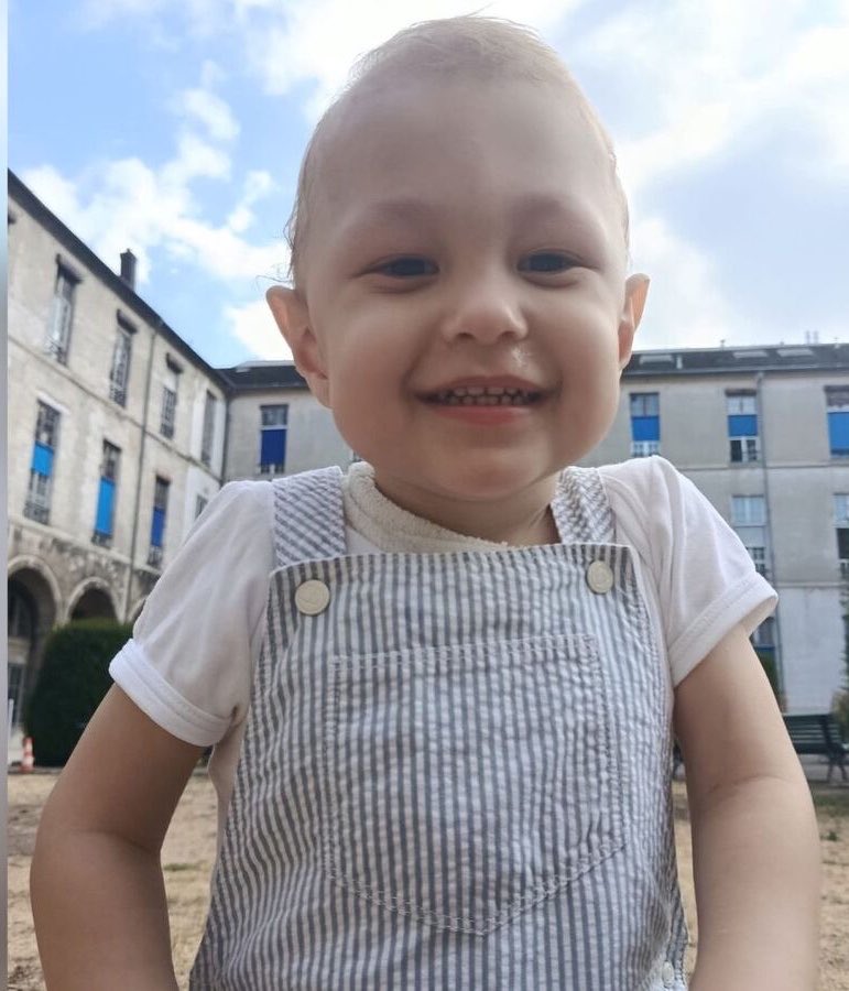 Sachinettiyil's tweet photo. Little Octave, almost two years old and hospitalized since birth, was taken outside the hospital for the first time to meet Pope Leo XIV in Paris. The Pope blessed the little boy during the touching encounter. https://t.co/ZSUnImgNNB
