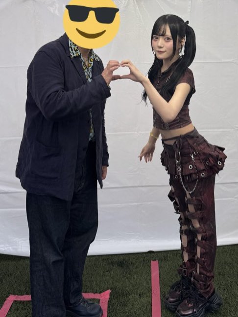 miorizm's tweet photo. WHITE SCORPION ACE様とのツーショット

ライブ中にいろいろなお客さんに視線を送ってるの本当に尊敬します

もうホワスピで断トツに凄いと思う

このレベルは東京女子流に在籍した新井ひとみぐらいしか記憶にない

2階席だと気を抜いていたら視線が飛んでくる新井さん

ACEさんにも2階席で胸を撃ち抜かれたから油断は禁物です
#ホワイトスコーピオン #ホワスピ #ACE