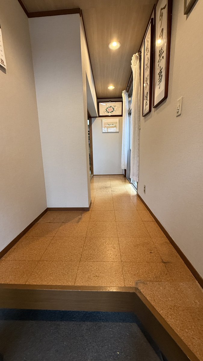 masaoka_pro's tweet photo. 画角が違って見にくいけど、フロアを新調すると雰囲気が一気に良くなる！ https://t.co/6gRdYf4rh9