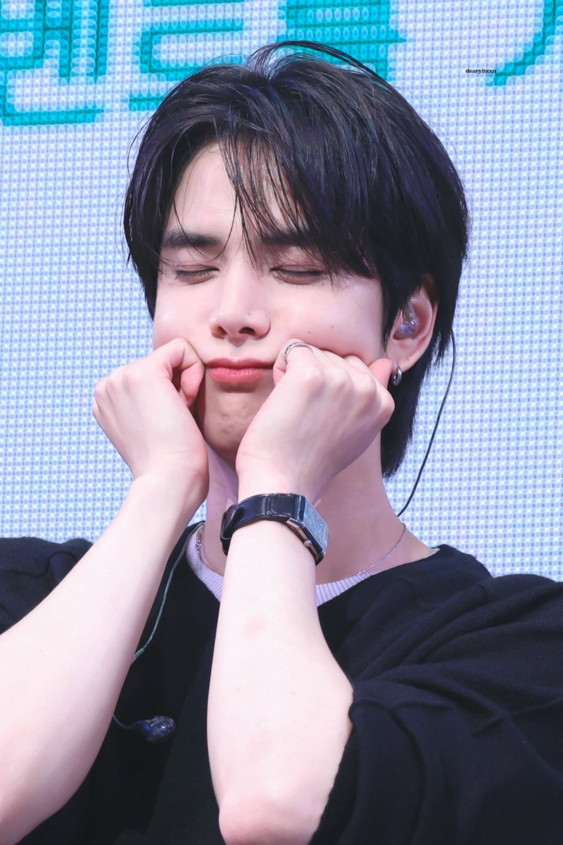 dearyhxxn's tweet photo. 260921 #더보이즈 #영훈 #YOUNGHOON
모찌훈이🍡🍡🍡 https://t.co/xLARet6PNc