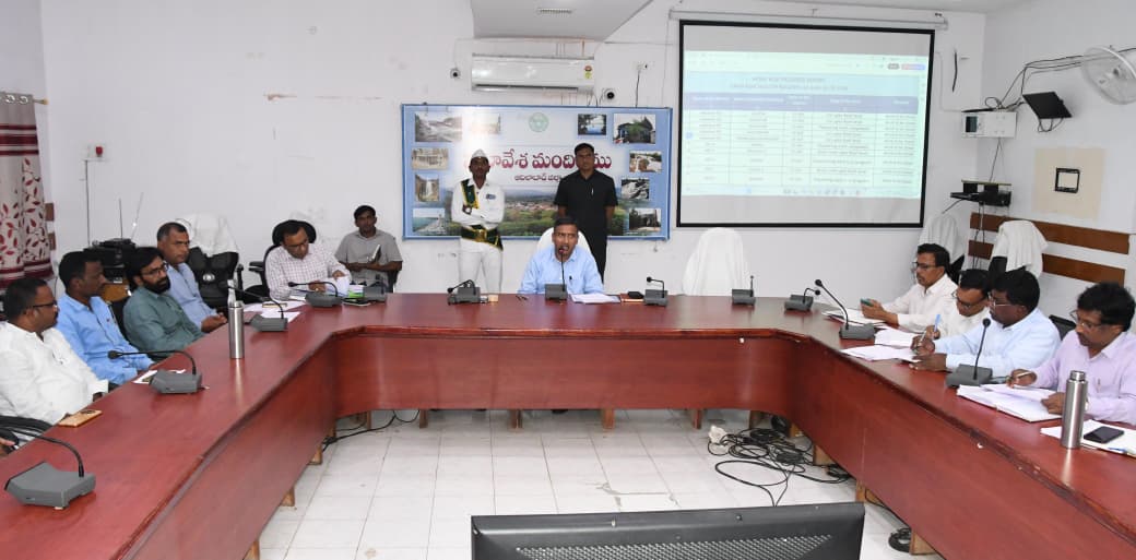Collector_ADB's tweet photo. శనివారం సాయంత్రం కలెక్టరేట్ సమావేశ మందిరంలో గ్రామ పంచాయతీ, వీఓ అంగన్‌వాడీ భవనాల నిర్మాణాల పురోగతిపై సంబంధిత అధికారులు, సర్పంచులు, కాంట్రాక్టర్లతో జిల్లా కలెక్టర్ రాజర్షిషా సమీక్షా సమావేశం నిర్వహించారు. 

ఈ సమావేశంలో డీఆర్‌డీఏ పీడీ రాథోడ్ రవీందర్, జిల్లా పంచాయతీ అధికారి రమేష్, పంచాయతీ రాజ్, ట్రైబల్ వెల్ఫేర్ ఈఈలు శివరాం, తనాజీ, ఇంజినీరింగ్ అధికారులు, వివిధ మండలాల సర్పంచులు, కాంట్రాక్టర్లు తదితరులు పాల్గొన్నారు.
#ADILABAD #GovernmentOfTelangana #IPRTELANGANA #TelanganaRising2047 #TelanganaRising #Telangana

@TelanganaCMO
@TelanganaCS
@CPRO_TGCM
@Bhatti_Mallu
@INC_Ponguleti
@jupallyk_rao
@UttamINC 
@seethakkaMLA
@RajarshiShahIAS
@mopr_goi 
@MoRD_GoI 
@PIB_MoRD 
@PIBHindi
@PIB_India
@MIB_India
@PTI_News
@DCsofIndia
@DDNewslive
@DDNational
@IasTelangana
@IPRTelangana
@DMCellTS
@DigitalMediaTG
@EmergingTechTS
@PIBFactCheck
@PTINews_Bhasha