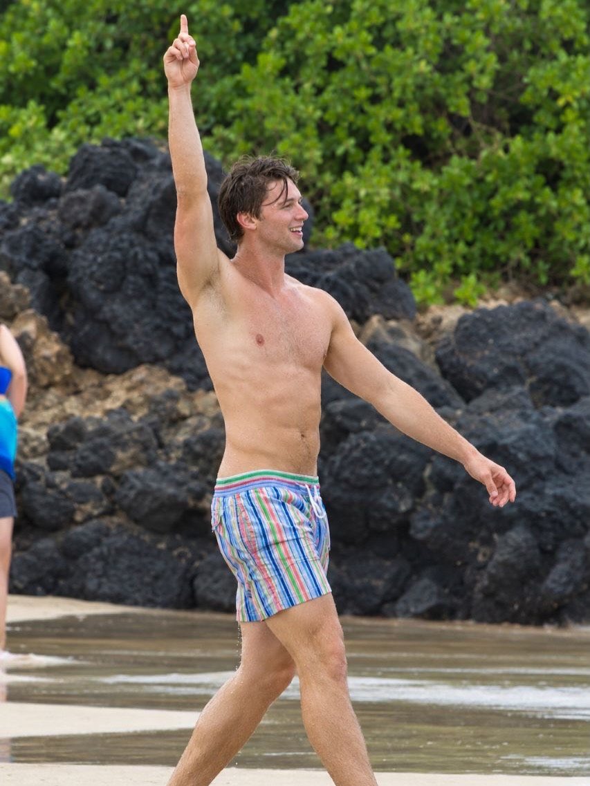 stephendeunique's tweet photo. Patrick Schwarzenegger having a nice time at the beach in Hawaii 😍🌈 https://t.co/x69er6AGPx
