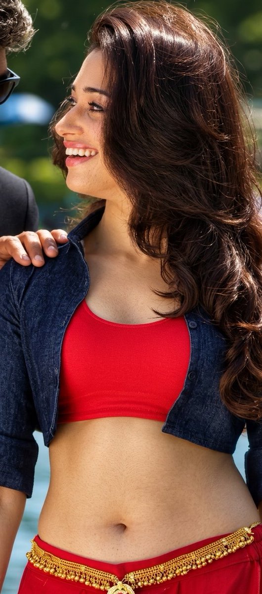 MassMayanti's tweet photo. moham lo musalithanam vachesina
aa nadumu boddu matram forever young ga ne maintain chesindi milk beautyyy https://t.co/kBzq64yGzQ