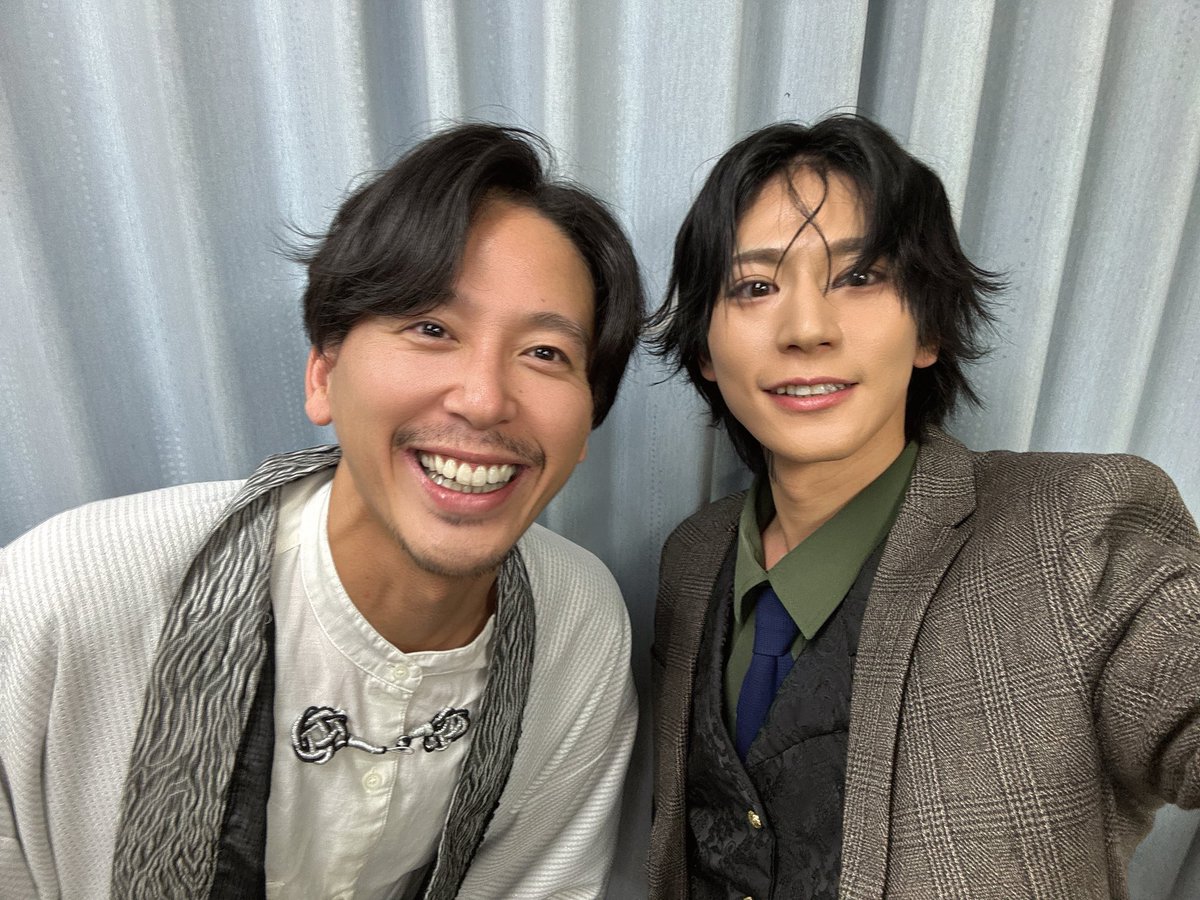 kaisei_abe's tweet photo. #舞台AIBy
 ご来場ありがとうございました🤖

別作品でも共演のある　まさくん🥷
楽屋の席も隣で好きなんです。

皆様、明日宜しくお願いします！
当日券もあるかも！？
来てね♪ https://t.co/SnjwOQfYxS