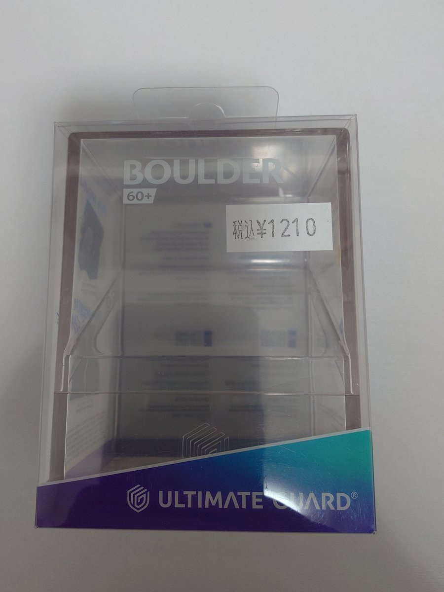 shumiaka_2016's tweet photo. 唐突な自分語り。
SA遊ぶ上で個人的ベストなデッキケースはULTIMATE GUARD社のBOULDER 60+のクリアカラー。
固くて頑丈な上に薄めなので取回しが良い。
ローダーが入らないという欠点はあるけど、SAは基本的に高額カードは使わないフォーマットなので特に問題なし。お気に入り。
#FaB
#SilverAge https://t.co/vyWtxfU6aI